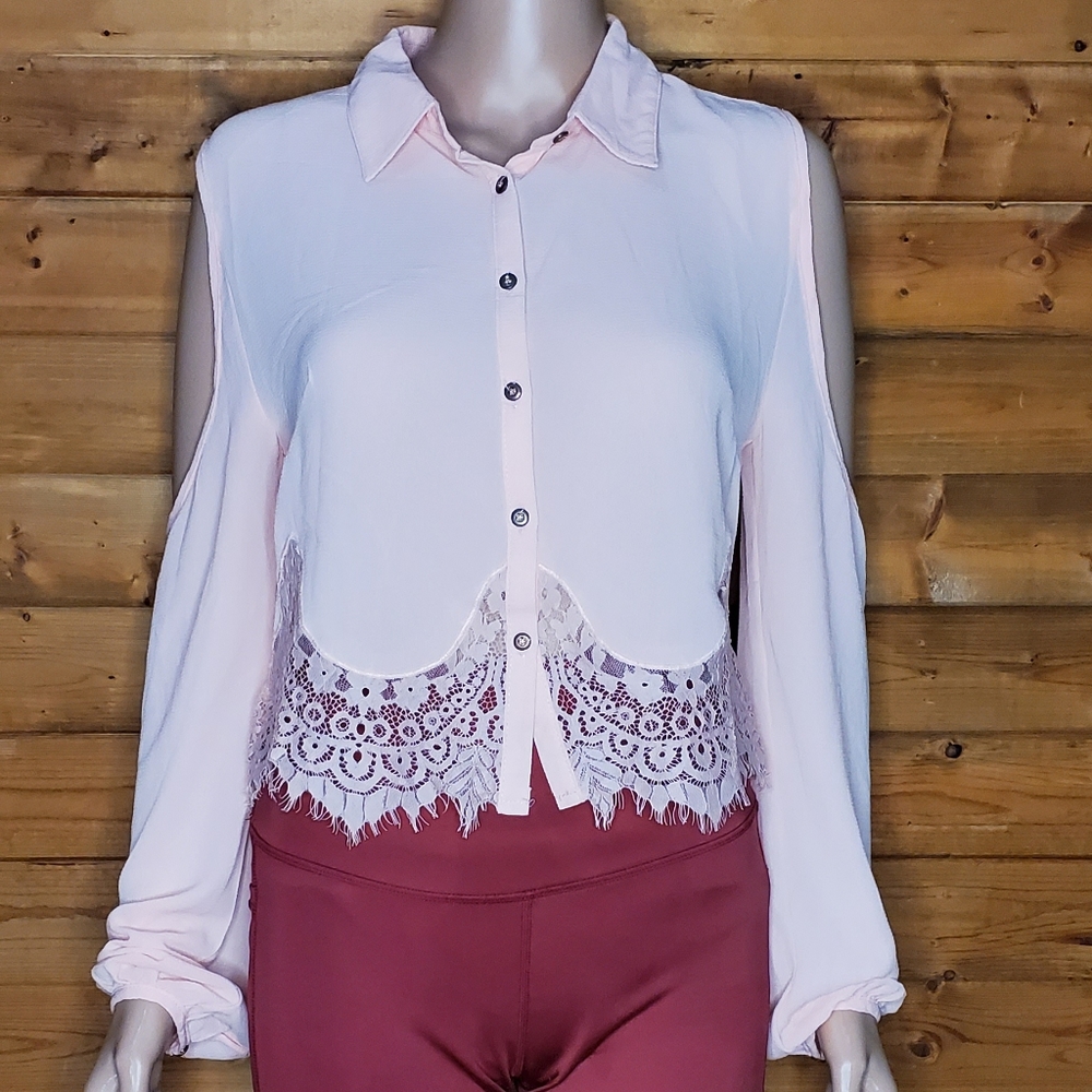 ❤️ New boutique top off shoulder long sleeve lace buttoned down Size S & Size M